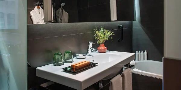 Grand Central, Small Luxurys - 118