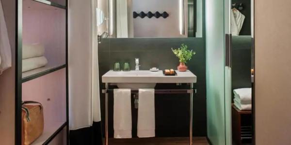 Grand Central, Small Luxurys - 109