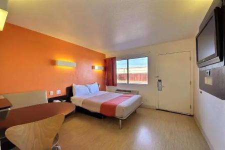 Motel 6-Laredo, TX - South - 60