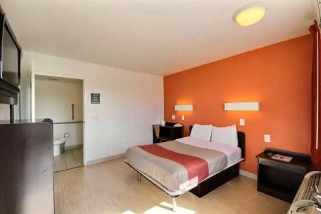 Motel 6-Laredo, TX - South - 54