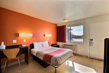 Motel 6-Laredo, TX - South - 55