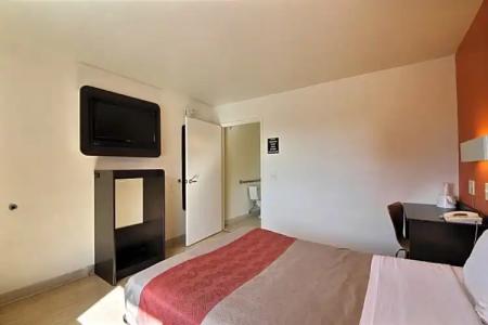 Motel 6-Laredo, TX - South - 48