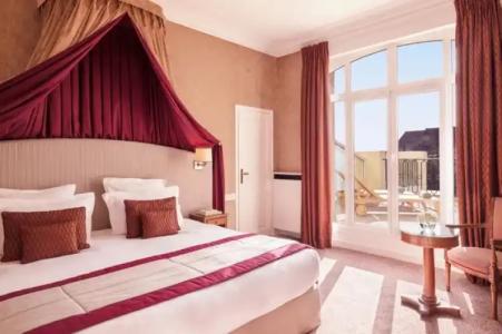 Hôtel Barrière Le Royal Deauville - 56