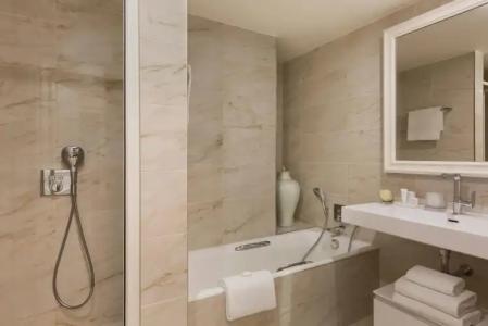 Hôtel Barrière L'Hermitage - 10