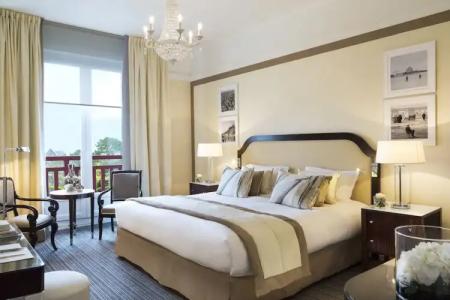 Hôtel Barrière L'Hermitage - 54