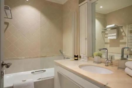 Hôtel Barrière L'Hermitage - 123