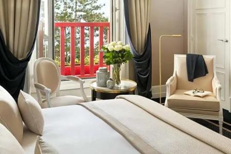 Hôtel Barrière L'Hermitage - 82