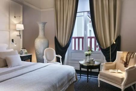 Hôtel Barrière L'Hermitage - 79