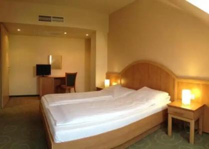 Semiramis Business - 5