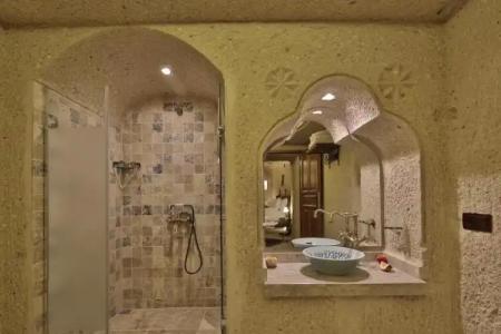 Aren Cave And Art Gallery - 105