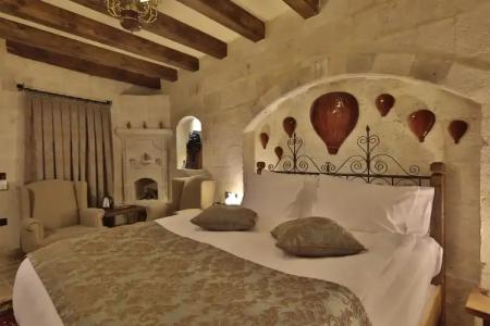 Aren Cave And Art Gallery - 3