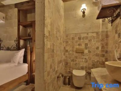 Aren Cave And Art Gallery - 77