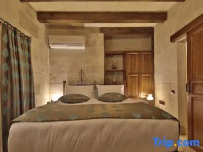 Aren Cave And Art Gallery - 69