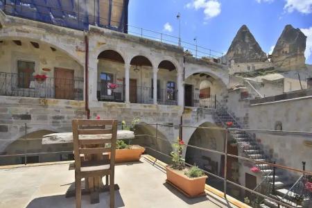 Aren Cave And Art Gallery - 49