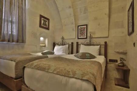 Aren Cave And Art Gallery - 6