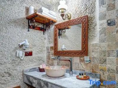 Aren Cave And Art Gallery - 73