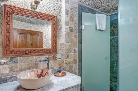 Aren Cave And Art Gallery - 54