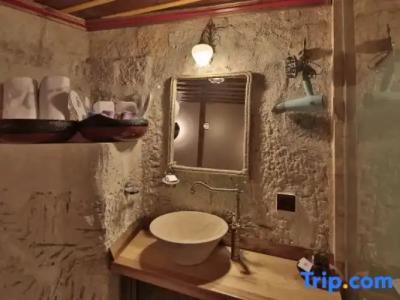 Aren Cave And Art Gallery - 146