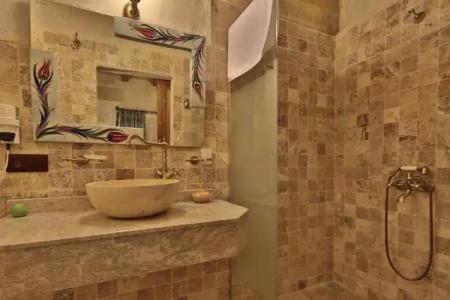 Aren Cave And Art Gallery - 84