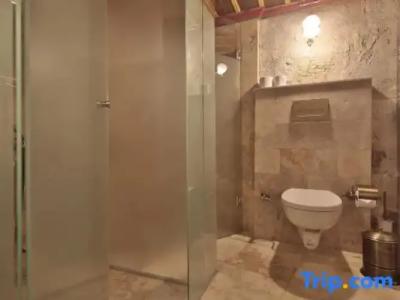 Aren Cave And Art Gallery - 149