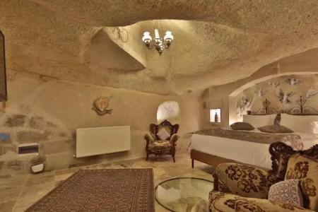 Aren Cave And Art Gallery - 108