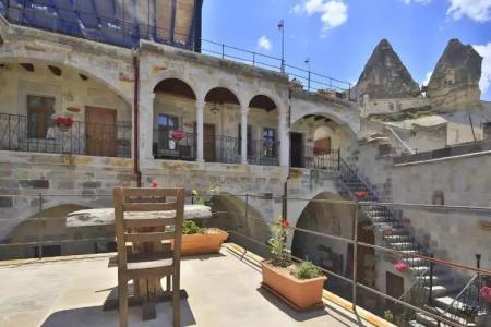 Aren Cave And Art Gallery - 80