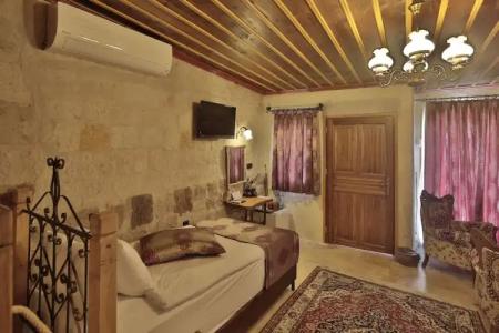 Aren Cave And Art Gallery - 27