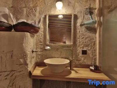 Aren Cave And Art Gallery - 147