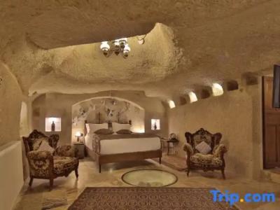 Aren Cave And Art Gallery - 151