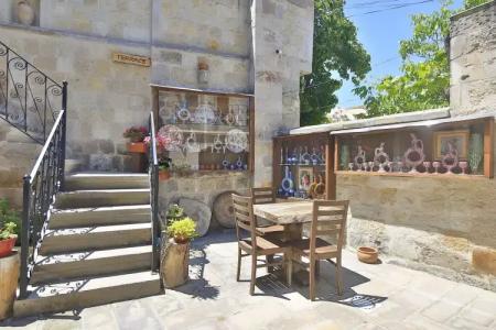 Aren Cave And Art Gallery - 18