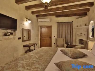 Aren Cave And Art Gallery - 93