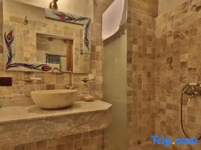 Aren Cave And Art Gallery - 74