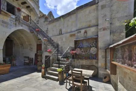 Aren Cave And Art Gallery - 20