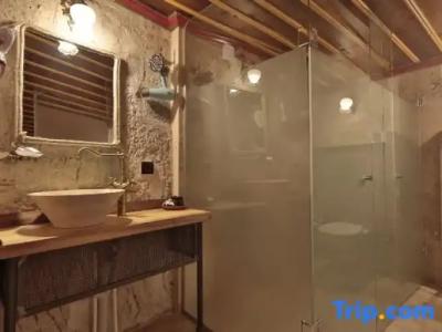 Aren Cave And Art Gallery - 145