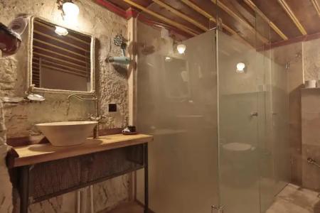 Aren Cave And Art Gallery - 9