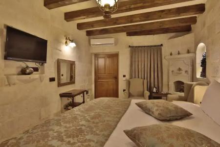 Aren Cave And Art Gallery - 5