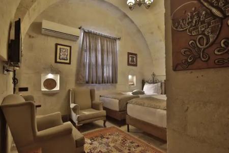 Aren Cave And Art Gallery - 11