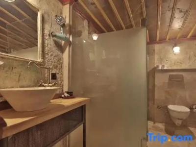 Aren Cave And Art Gallery - 144