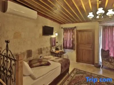 Aren Cave And Art Gallery - 133