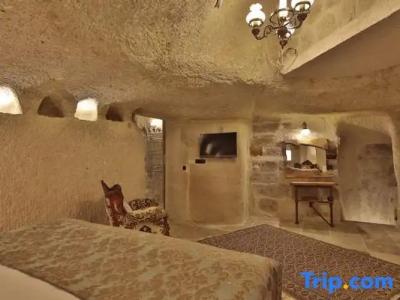 Aren Cave And Art Gallery - 157