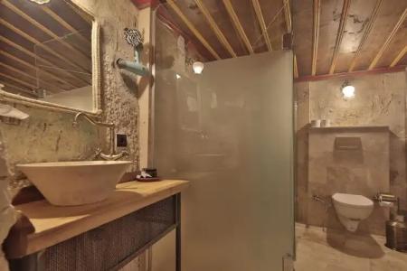 Aren Cave And Art Gallery - 30