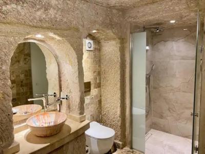 Aren Cave And Art Gallery - 8