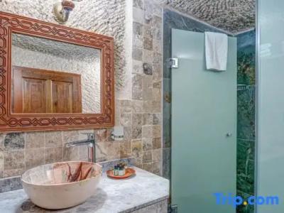 Aren Cave And Art Gallery - 75