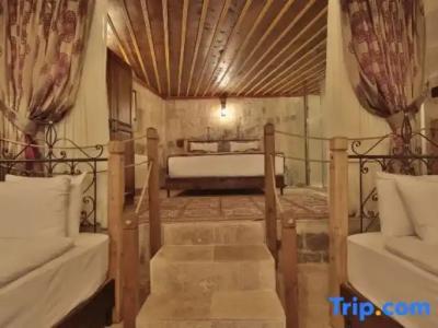 Aren Cave And Art Gallery - 138