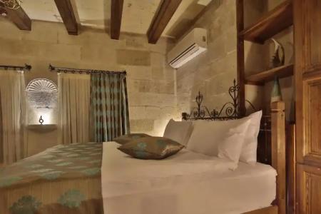 Aren Cave And Art Gallery - 83