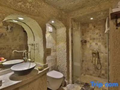 Aren Cave And Art Gallery - 158