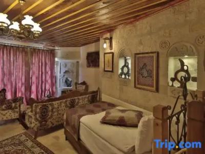 Aren Cave And Art Gallery - 134