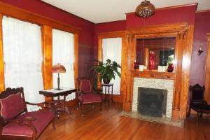 Champaign Garden Inn, Champaign