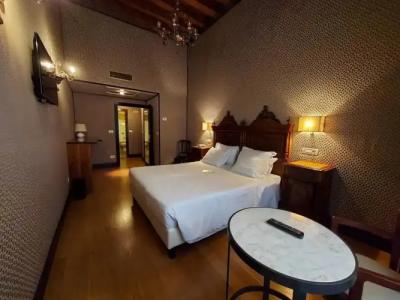 Saturnia & International - 16