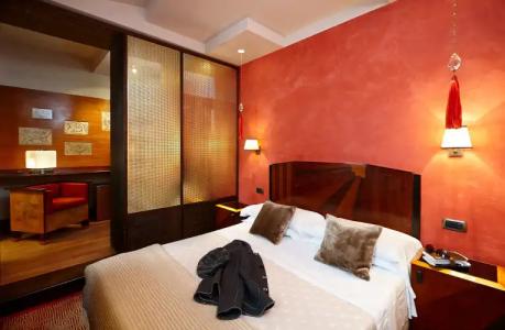 Saturnia & International - 14